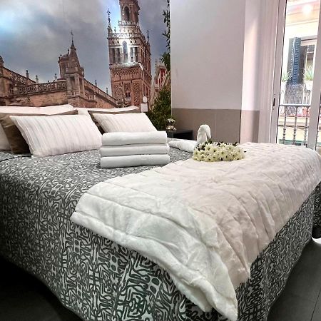 塞维利亚 帕科斯旅馆酒店 外观 照片 A bed with a duvet